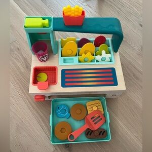 B. Toys by Battat - The Mini Chef - Burger Play Set